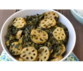 Kashmiri Palak Nadir: Spinach and Lotus Stem Curry